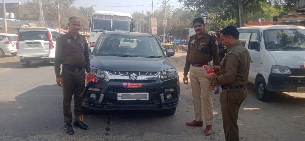 Reflectors were installed on 400 vehicles, and challans were issued to 605 vehicles for violating rules.