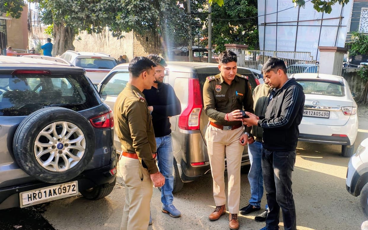 The police station premises were converted into a parking lot and challans were issued for vehicles.The police station premises were converted into a parking lot and challans were issued for vehicles.