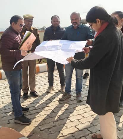 The officers were saying everything was fine, but the head said there was no water supply to 15 houses.