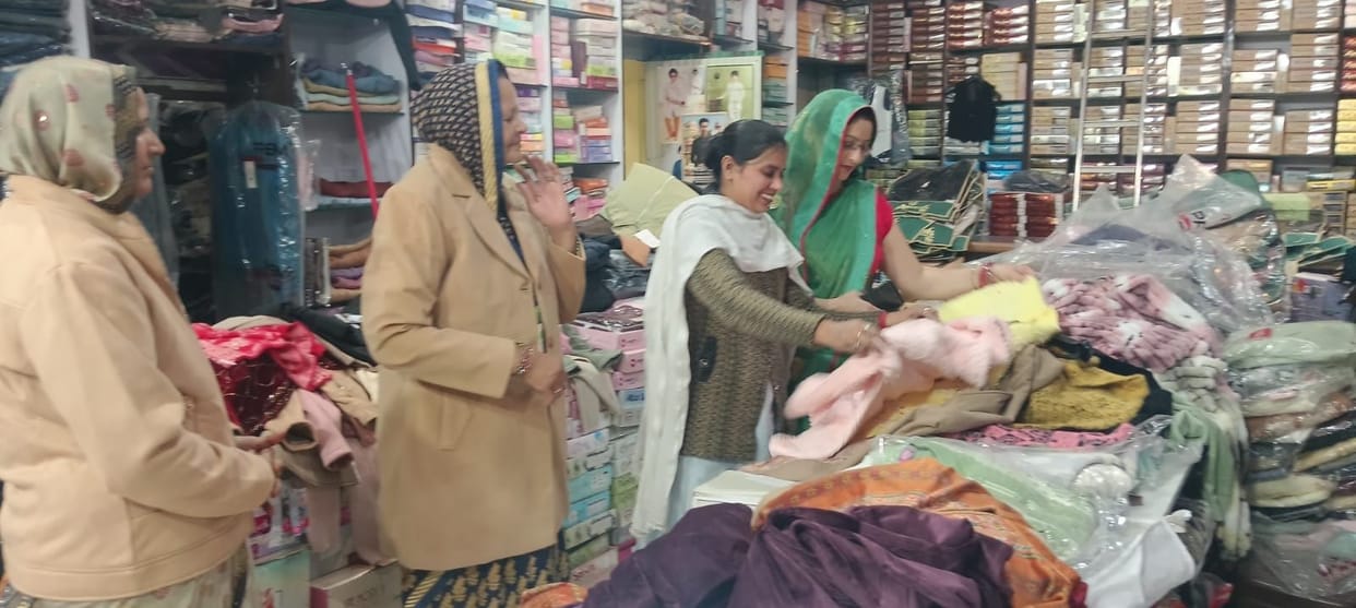 The increasing cold has increased the business of warm clothes, traders are happy