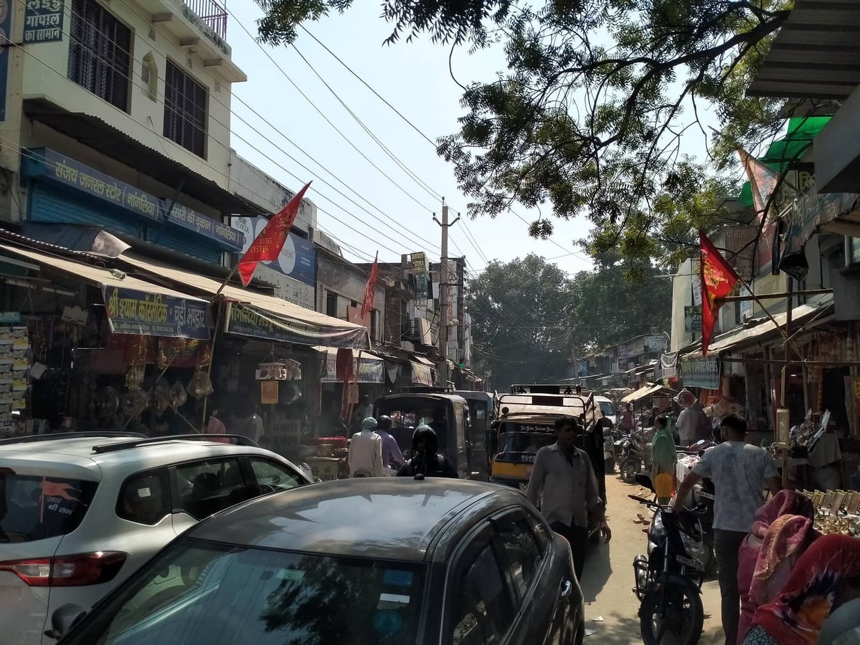 The city's railway road remains jammed due to lack of parking.