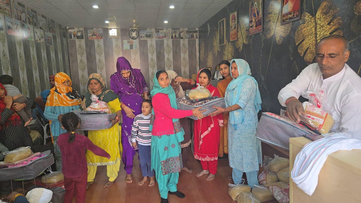 Saini Seva Trust distributed raw food items and warm clothes in Dehra village