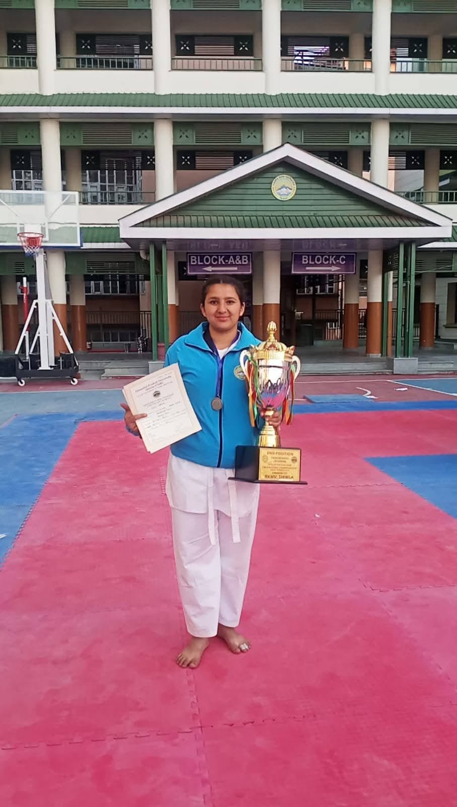 Sakshi of Jubbal won gold medal in state level Taekwondo Championship