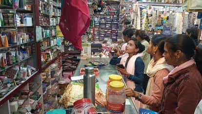 Cosmetic market shines during wedding season