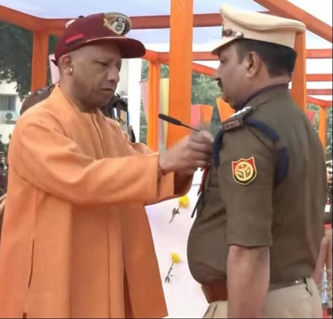 The Chief Minister presented the President's Medal to the District Commandant of Home Guard.