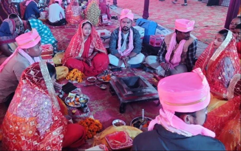 45 couples got married in the ceremony, received gifts