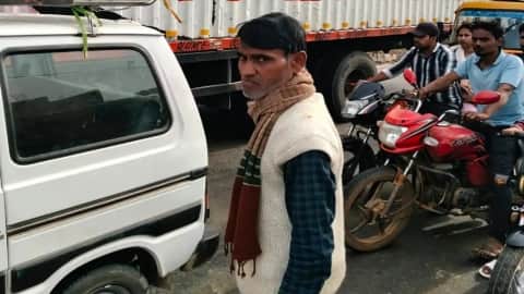 हादसे के बाद वाहन चालक परेशान होते रहे।