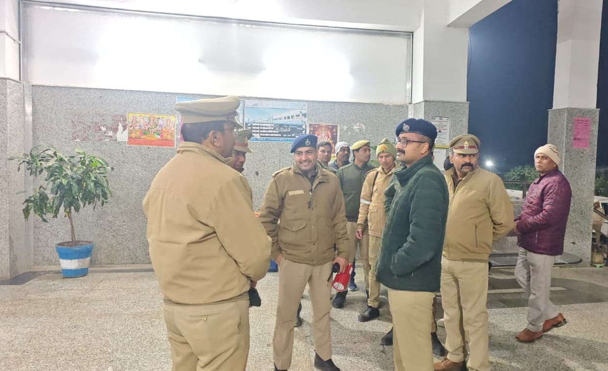 JCBs roar against encroachment, demolish tin sheds, hoardings and boards