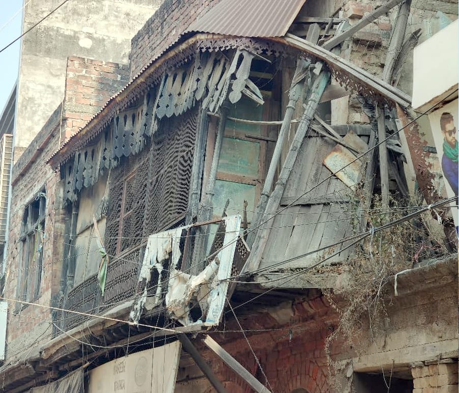 The municipality will mark dilapidated buildings that pose a threat and will issue notices.