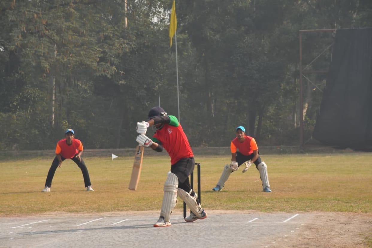Abhinav and Shivendra's innings helped Shahjahanpur defeat Farrukhabad by 65 runs.
