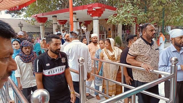 Devotees gathered in Shahtalai to have darshan of Baba