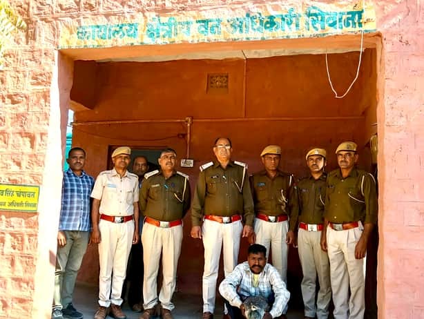 पुलिस की गिरफ्त में आरोपी