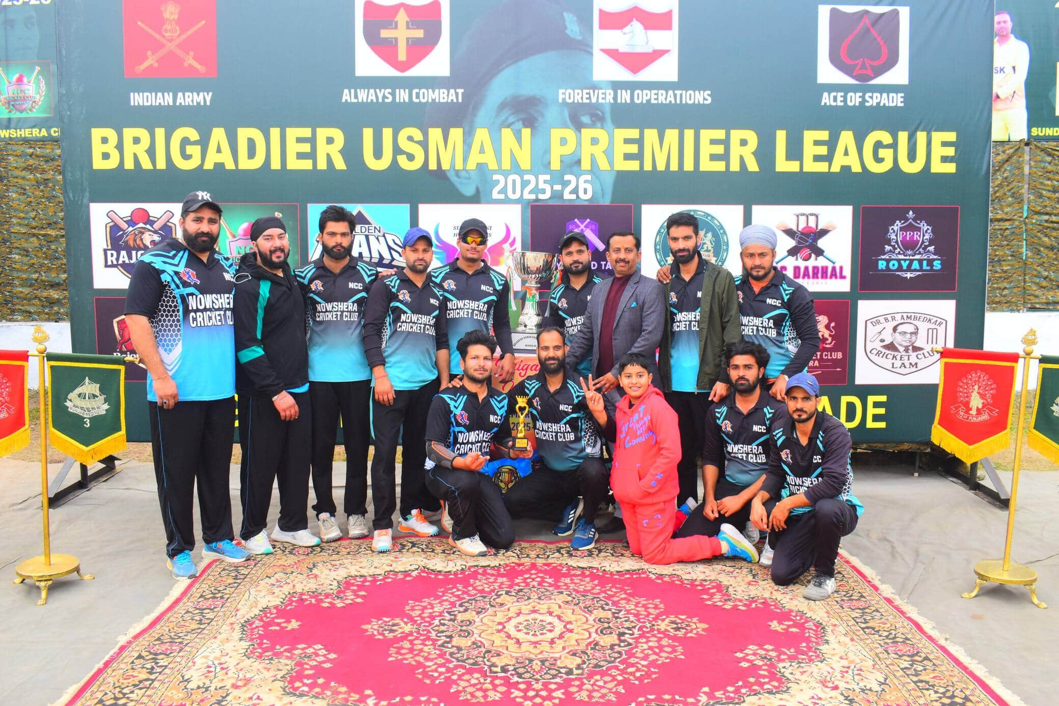 श्रोत संवाद फोटो :- नौशेरा  खेल मैदान में क्रिकेट प्रतियोगिता मे खिलाड़ी