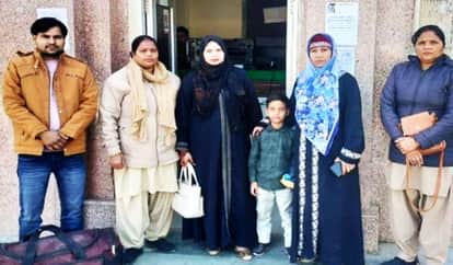 The mother could not board the train after making her son board it, and the train departed.