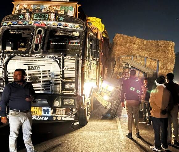 A truck collided with a tractor-trolley, blocking the Lucknow-Delhi highway.