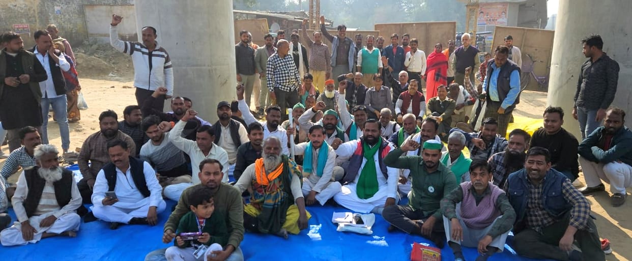 Bhartiya Kisan Union (BKU) activists stage protest to get railway crossing opened.