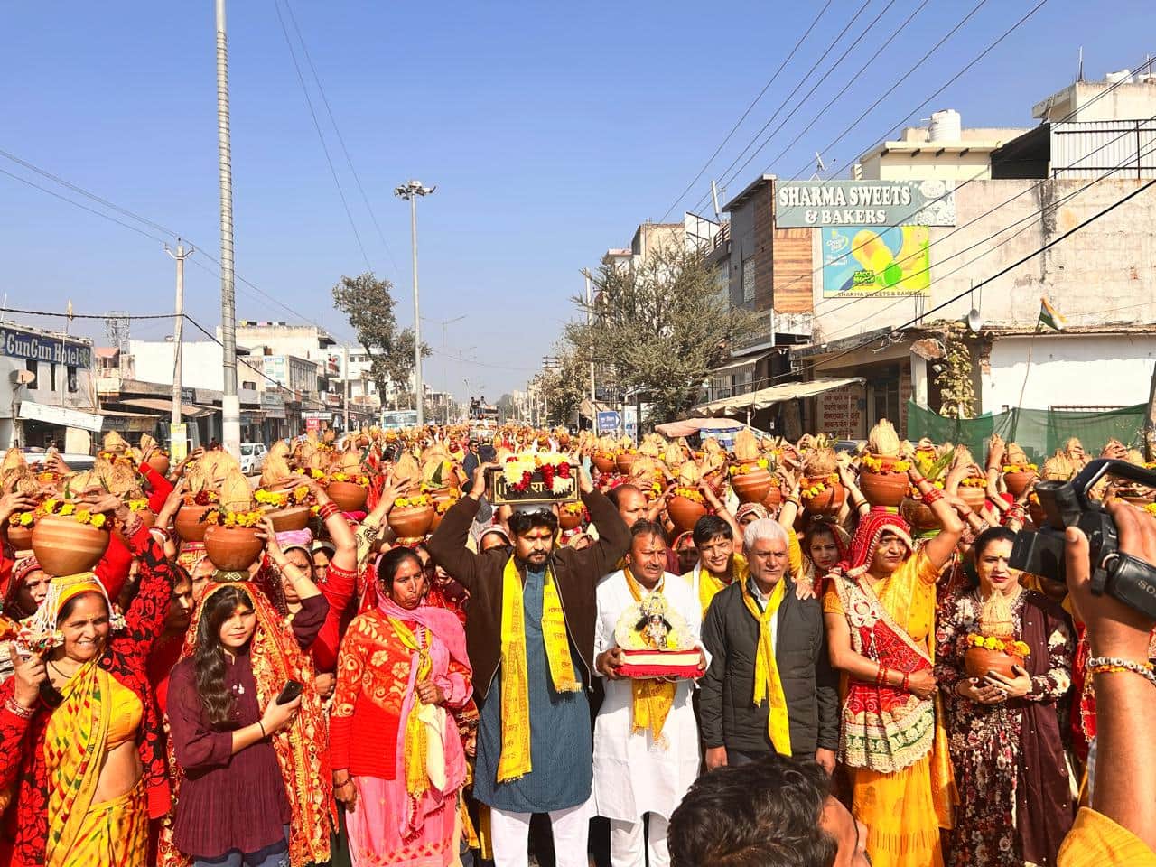 धारूहेड़ा में निकाली जा रही कलश यात्रा। स्रोत : समिति