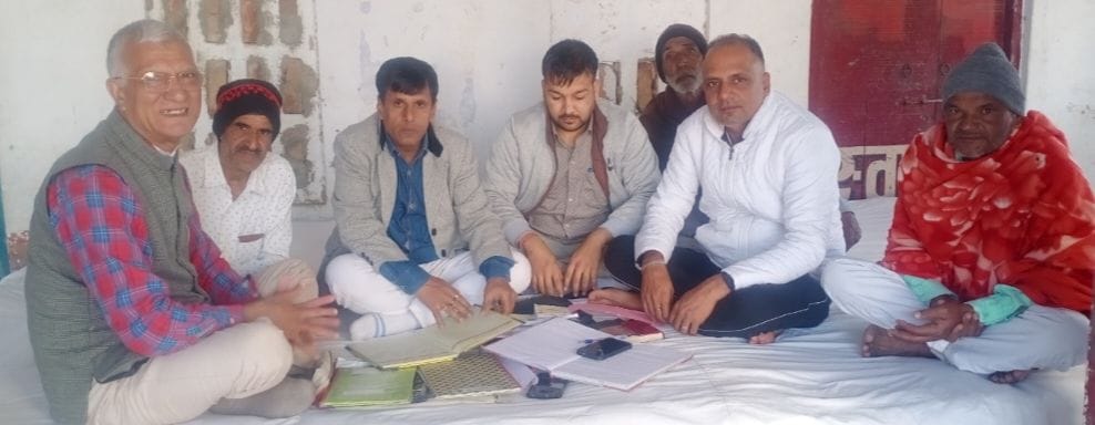 The goldsmith community is demanding a grant of one crore rupees for the renovation of the Dharamshala (community hall).