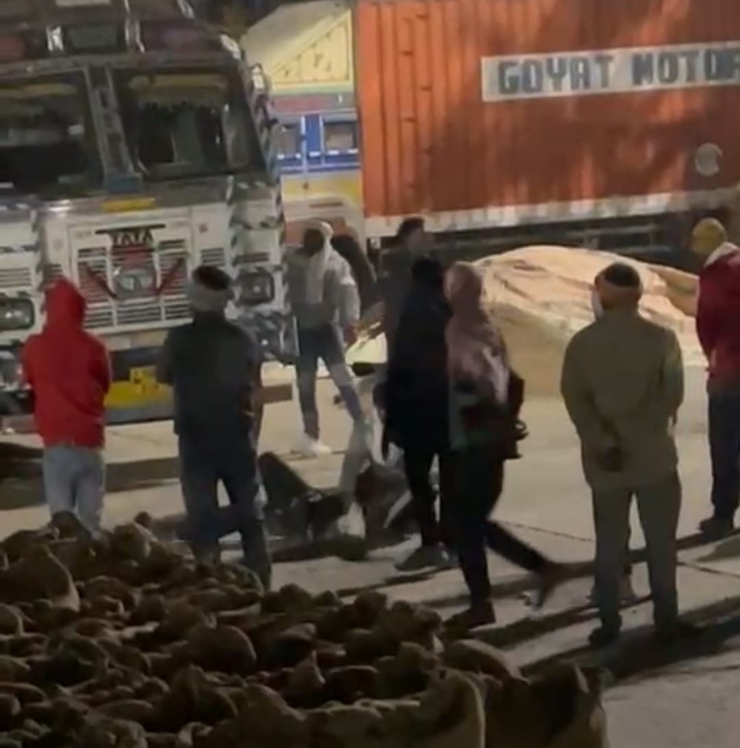 A transporter has been accused of being assaulted and robbed of 85,000 rupees.