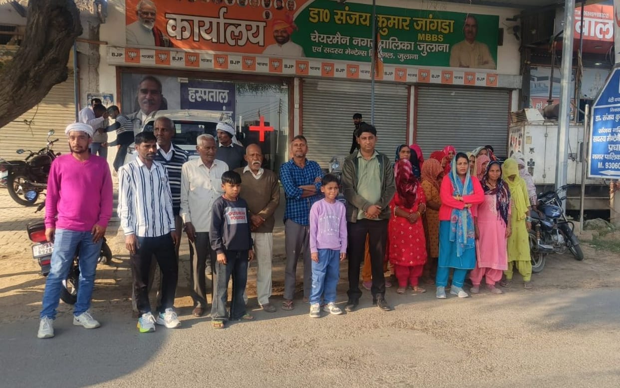 Slogans raised against the Municipal Chairman for laying the pipeline