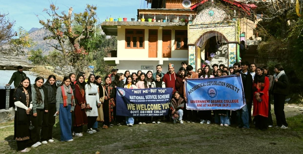 Volunteers from Aani College visited Chahani Kothi.