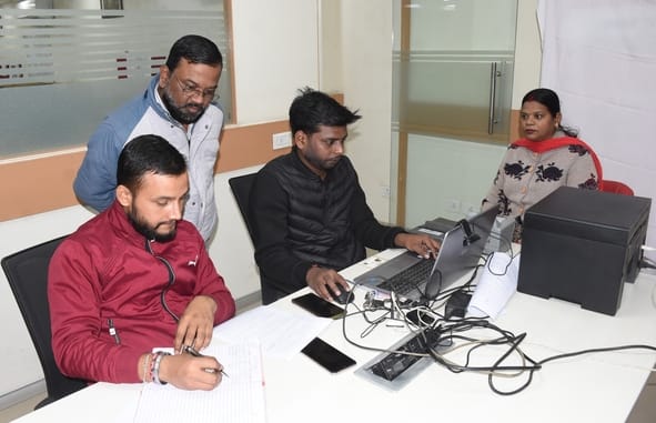 No hassle... no long wait... Aadhaar processing done in just a few minutes