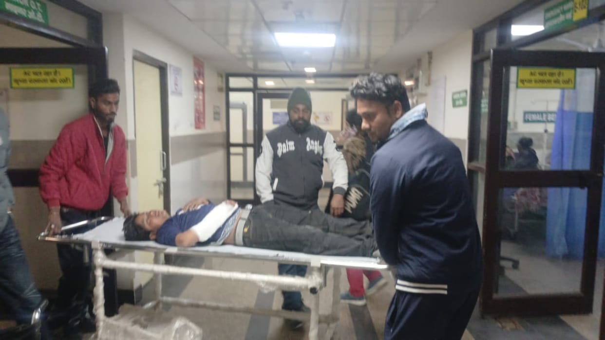 Two teenagers riding an Activa to eat momos collided with a bike, one died.