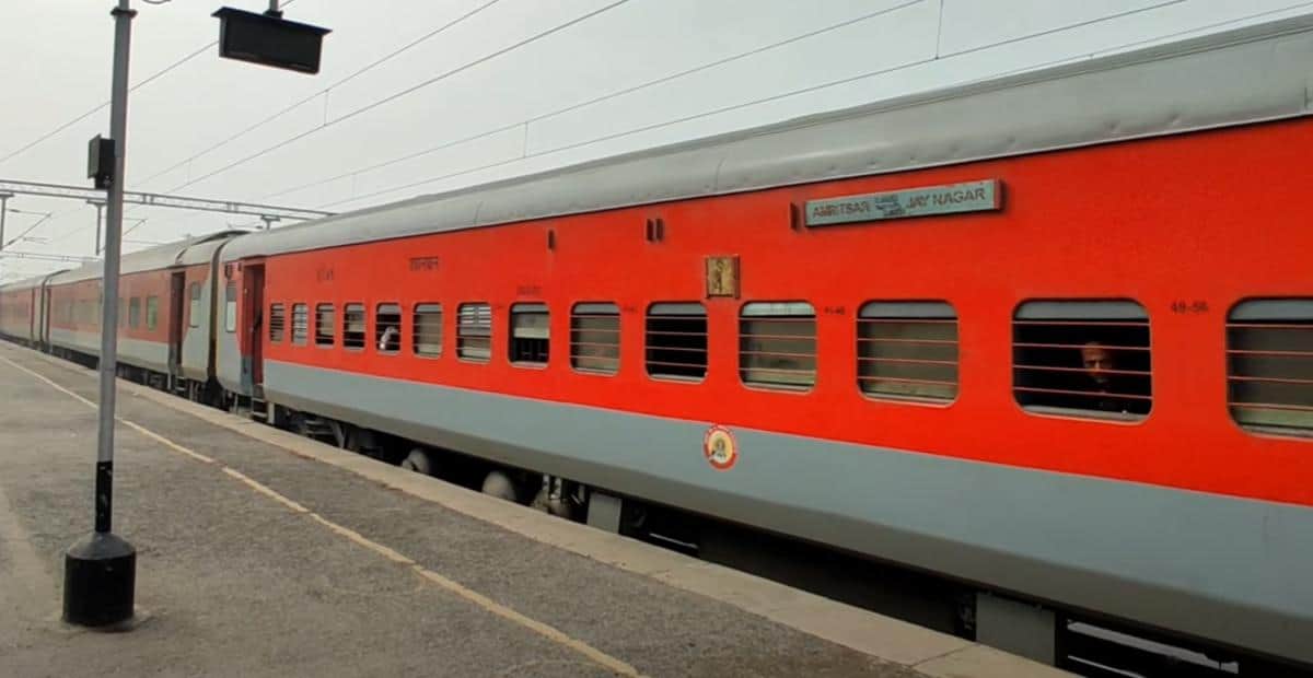 Medical Emergency in Train How to Contact Doctor and Get Help Indian Railway Emergency Number