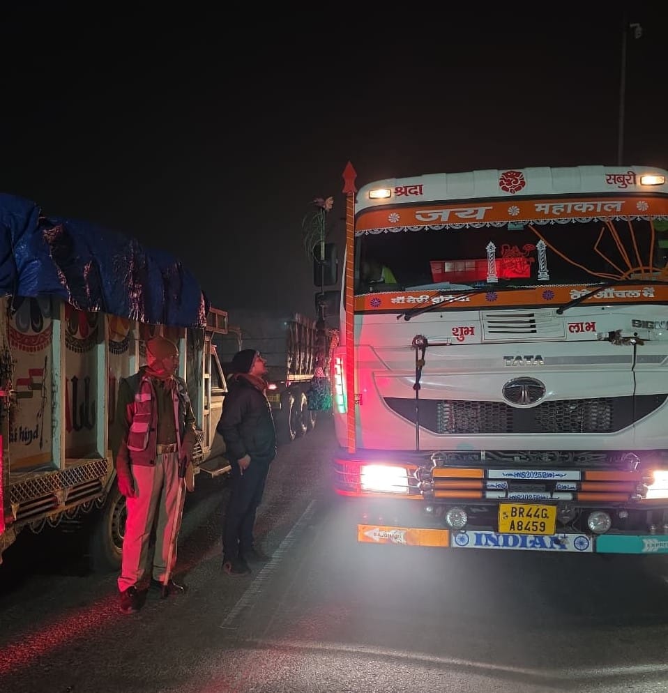64 lakh fine collected from 246 sand-laden trucks crossing the border