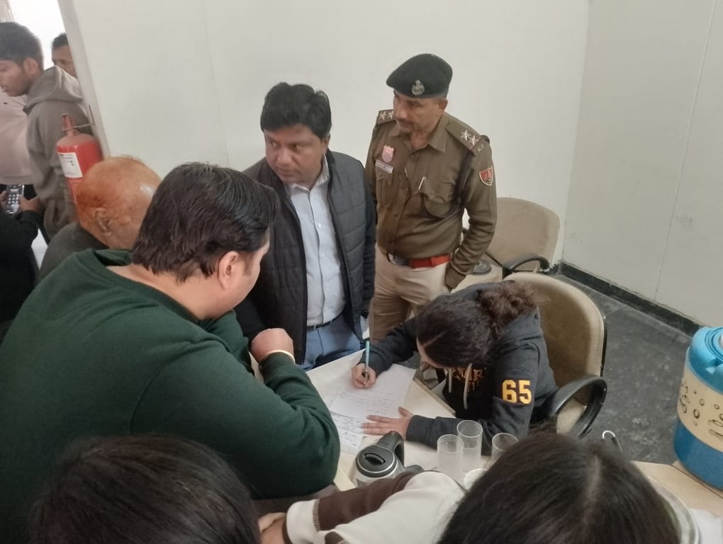 PTI beats up school students at night camp, relatives make commotion at police station