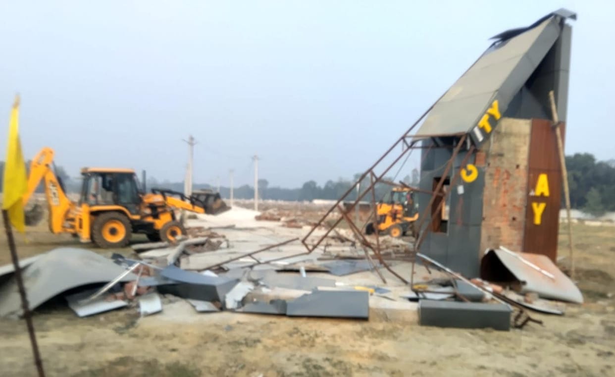 Bulldozer runs on illegal plotting worth Rs 80 crore