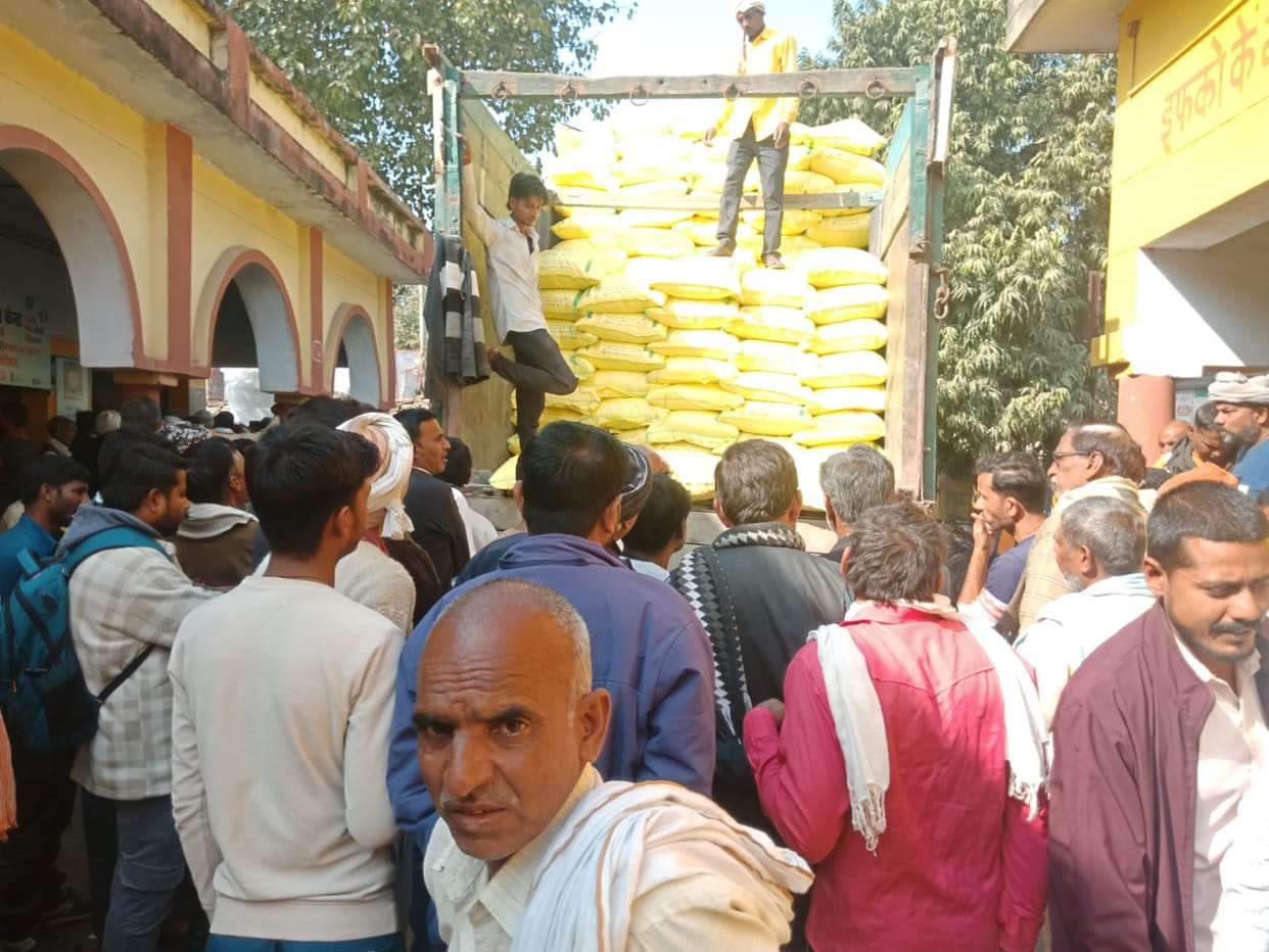 Urea reaches committees, relief to farmers