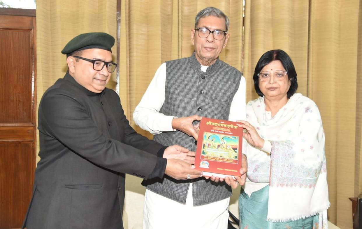 Governor Professor Asim Ghosh arrived in Sonipat and was welcomed by the Deputy Commissioner.