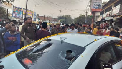 Youths beat up a car rider near the police postYouths beat up a car rider near the police post