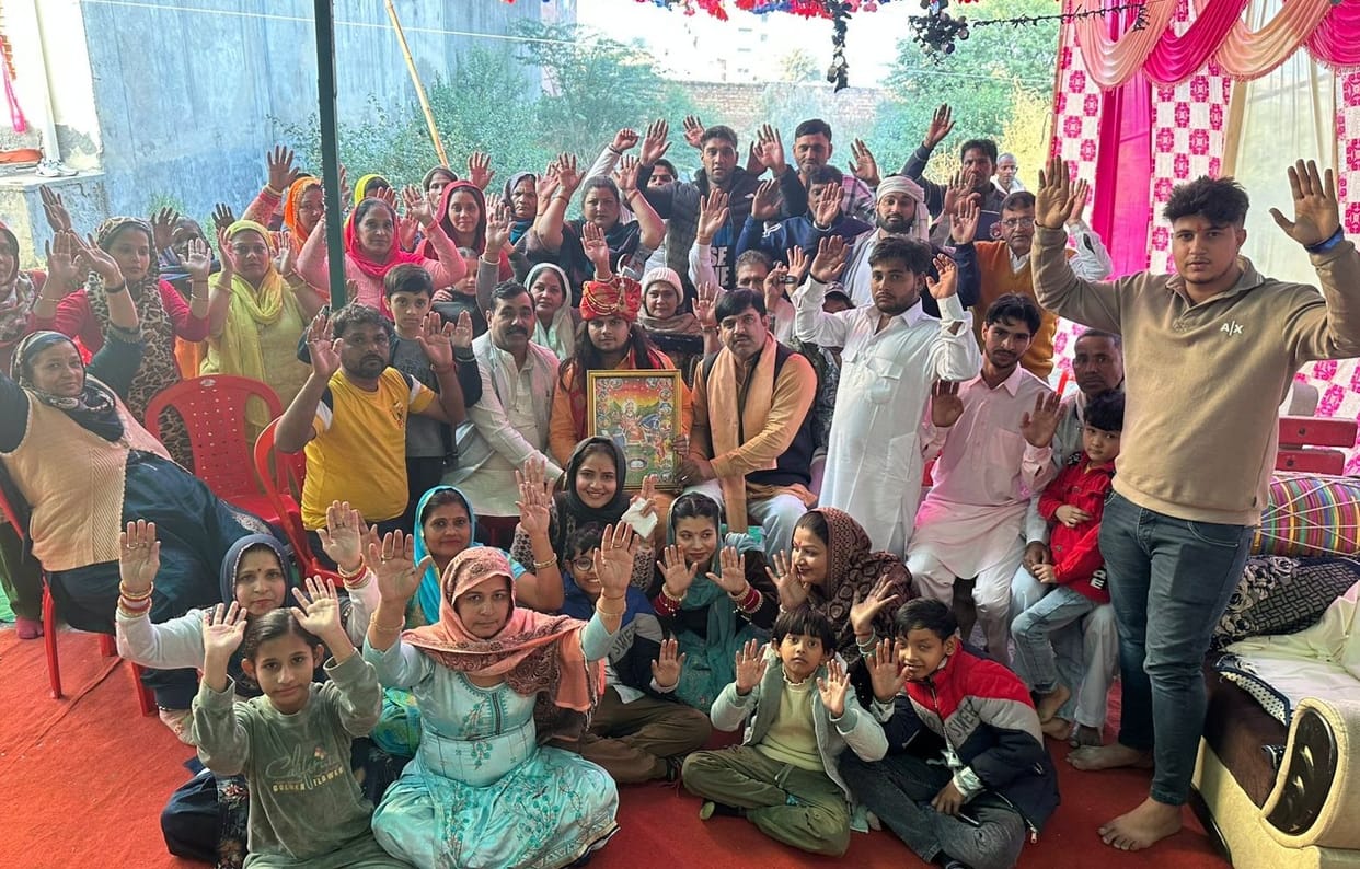 Devotees took prasad at Baba Gorakhnath's Bhandara
