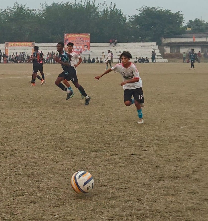 Gola, Ballia and Siwan won matches in the All India Football Tournament