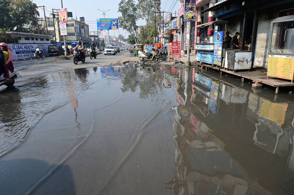 Drainage of Kaladhungi Road failed, water filled in Kusumkheda and Unchapul