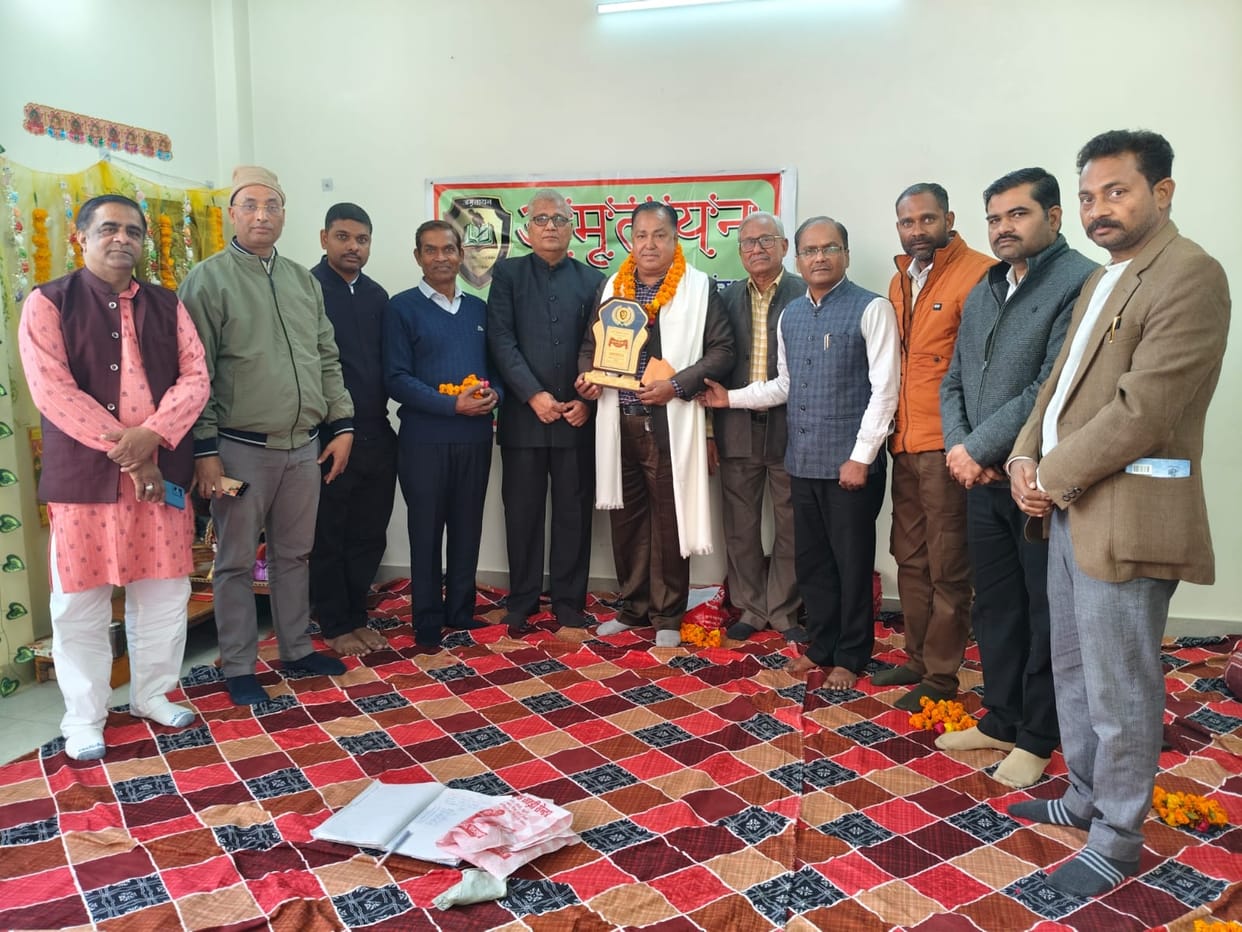 Kamal Kishore Bhavuk receives the 'Pen Speaks' award