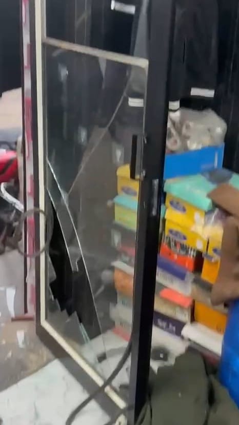 A shop in Sinjai was vandalized after the owner refused to extend credit.