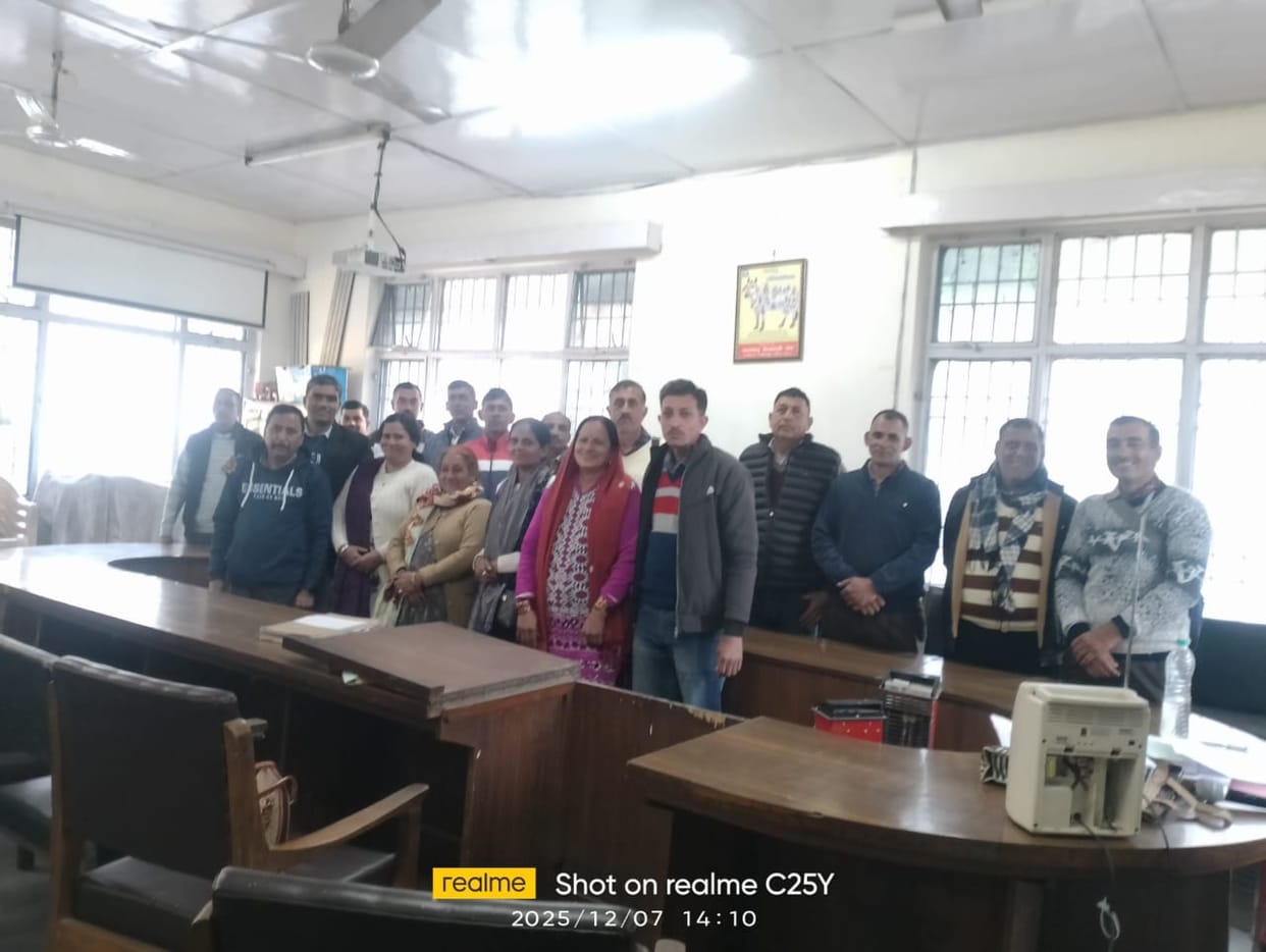 Increase the retirement age of Class IV employees to 60 years