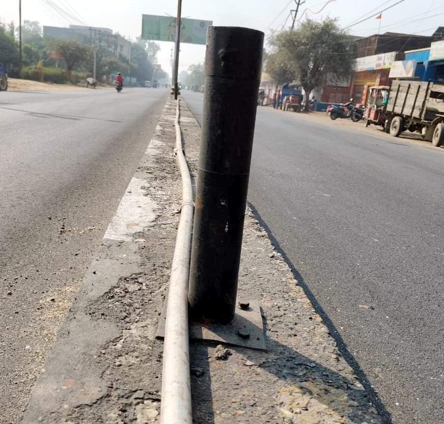 Fog increases the risk of road accidents; just guess the route to avoid it.