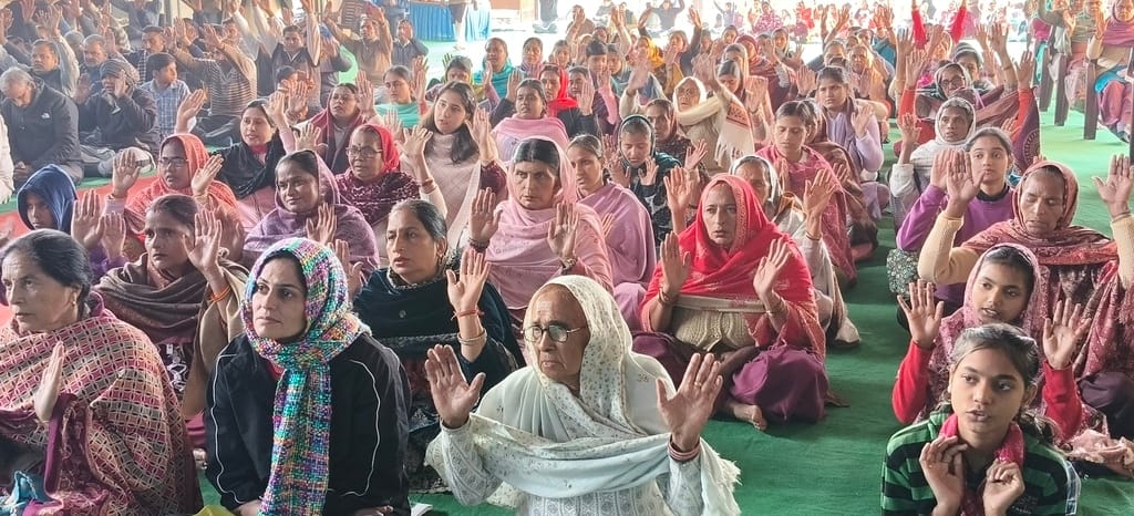 The devotees were told about the importance of serving the guru