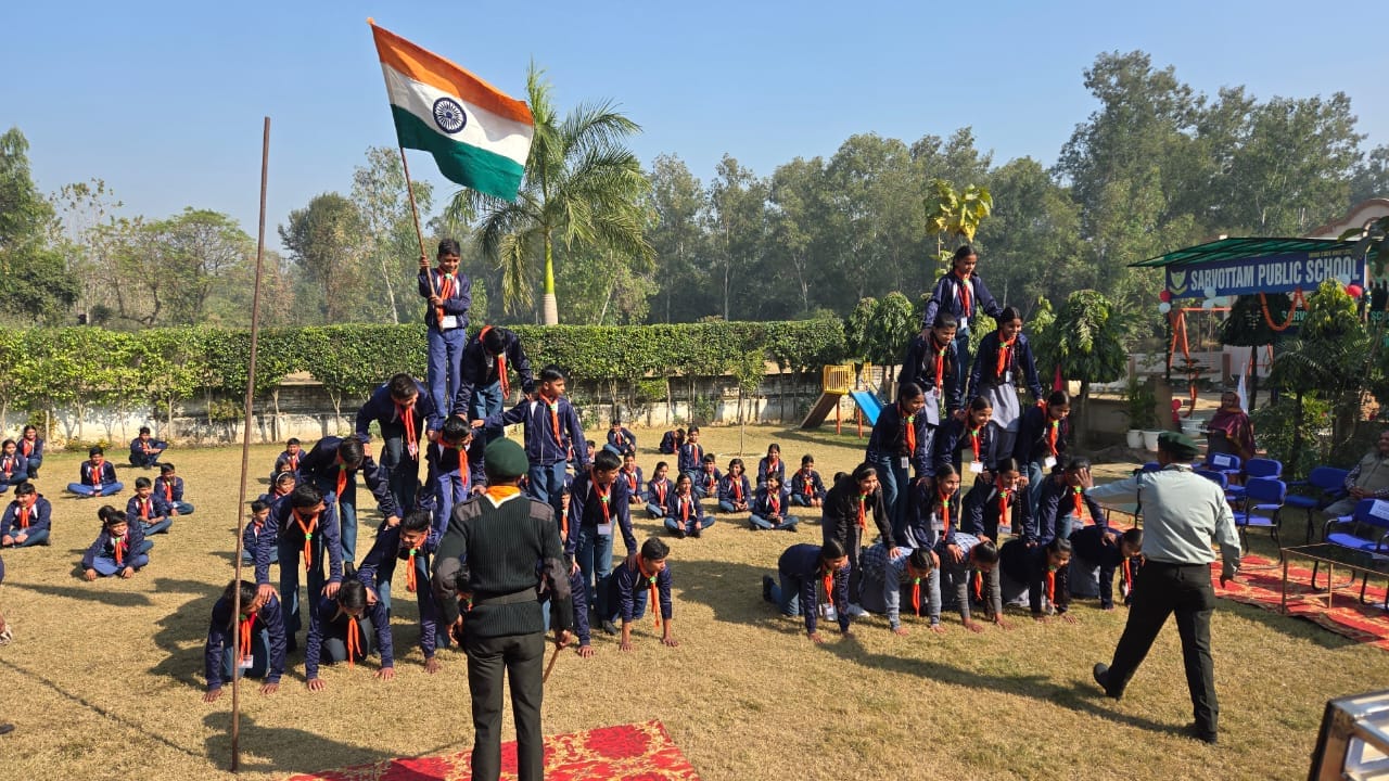 Saraswati Vandana was presented by the students.