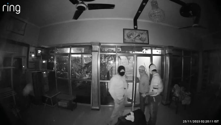 Bihar: सेवानिवृत्त बैंककर्मी के घर में बड़ी चोरी, आठ लाख की संपत्ति पर हाथ साफ; शादी में गया था पूरा परिवार