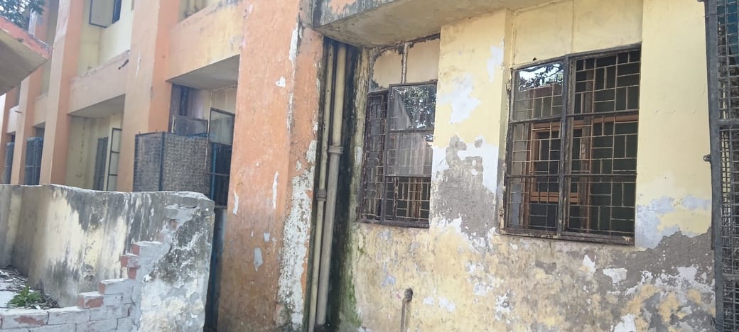 Cold air coming from broken window panes, patients shivering