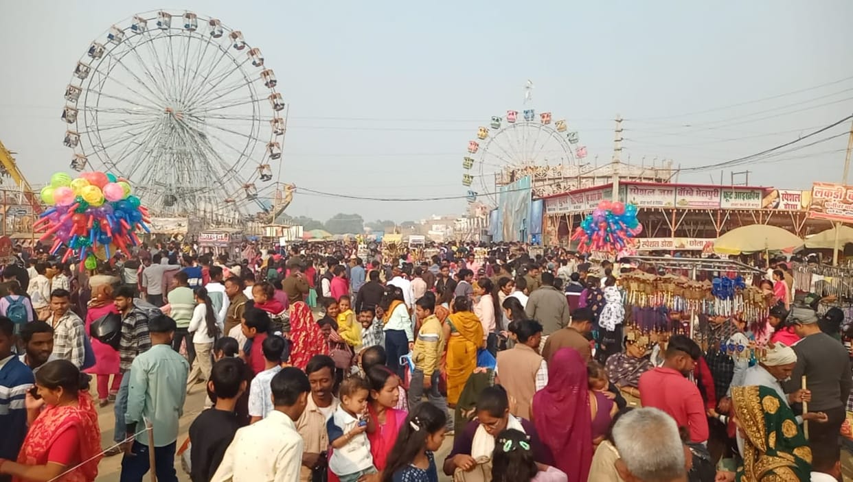 In the month-long fair, shopkeepers started packing up their goods late in the evening.