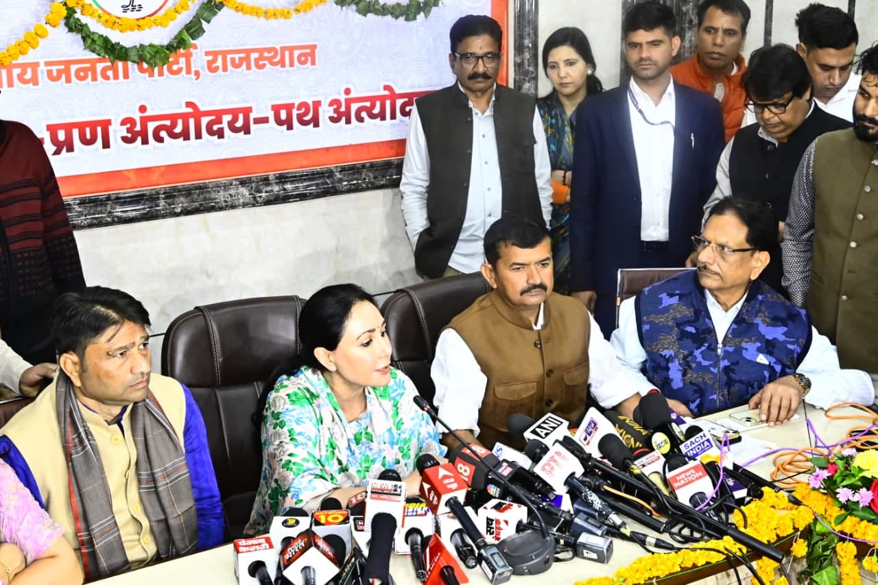 उप मुख्यमंत्री दिया कुमारी ने कार्यकर्ता सुनवाई के बाद प्रेस को संबोधित किया