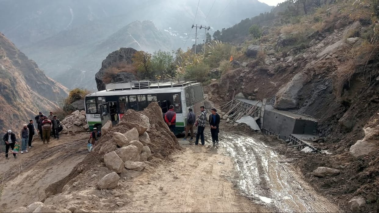 Corporation bus stuck on Ganvi road, slippery road increases problems