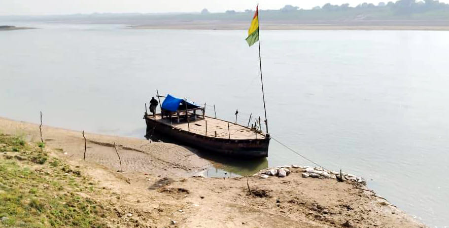 The Forest Department stopped the motorboat running without permission at Kainjra Ghat.