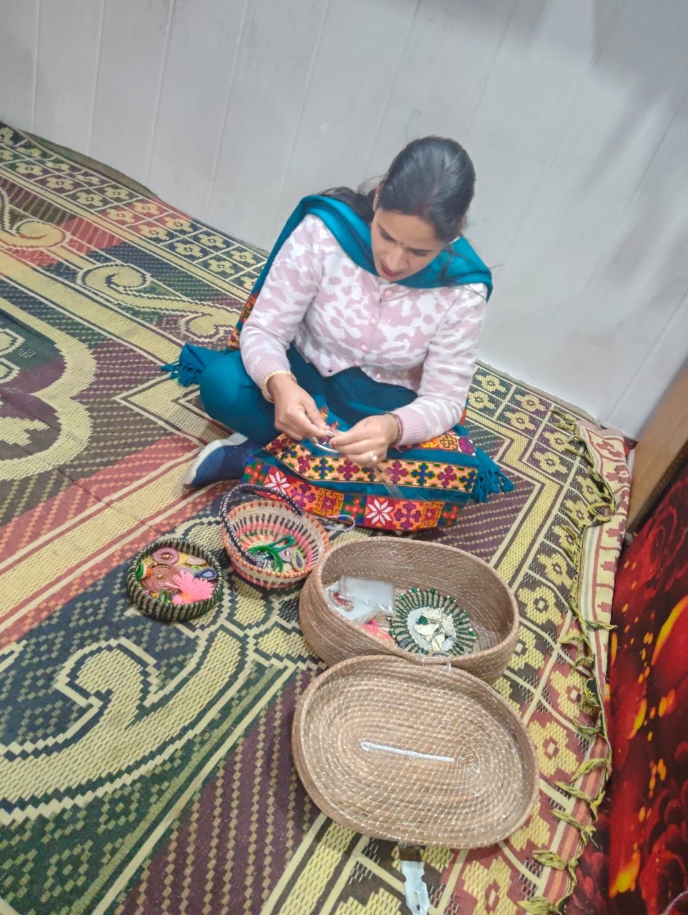 Kavita learned to shape pine leaves to fulfill her hobby.